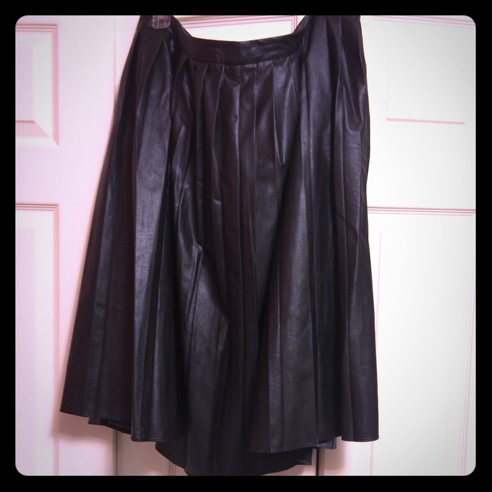 Faux leather pleated skirt